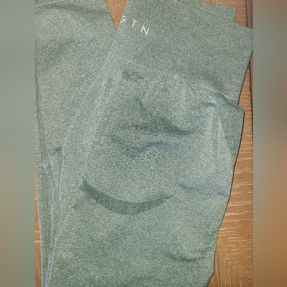 NVGTN contour seamless leggings, forest green size large